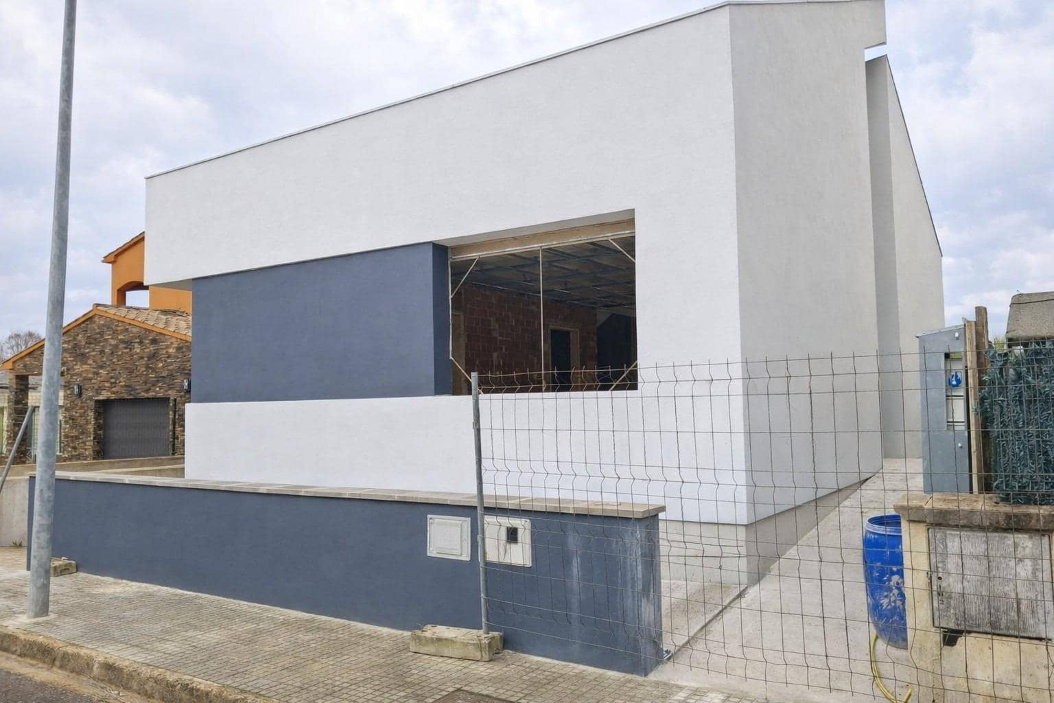 4 bedroom Villa for sale in Les Planes d'Hostoles with garage - € 420,000 (Ref: 9876799)