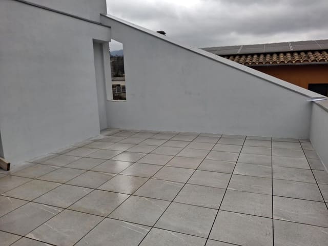 4 bedroom Villa for sale in Les Planes d'Hostoles with garage - € 420,000 (Ref: 9876799)