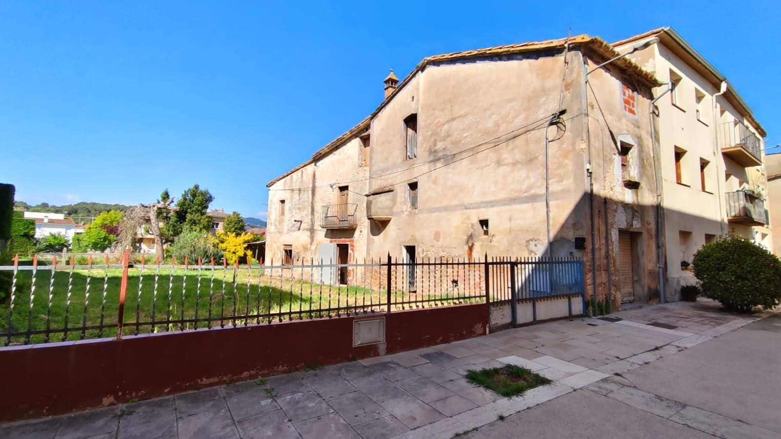 8 bedroom Finca/Country House for sale in Cornella del Terri - € 375,000 (Ref: 9876804)