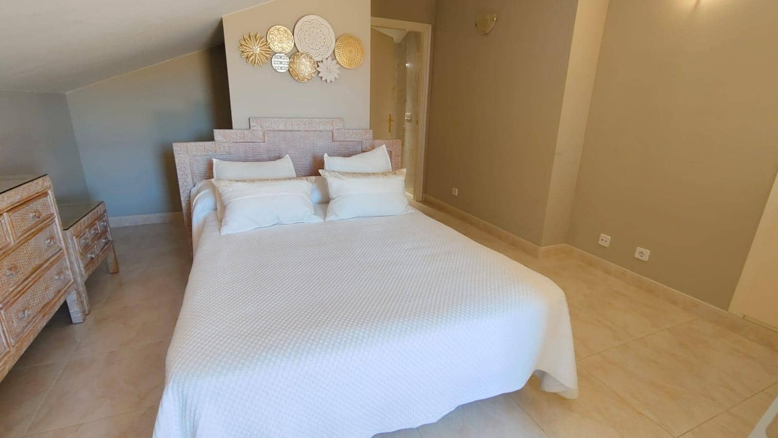 4 bedroom Apartment for rent in S'Agaro with pool garage - € 7,000 (Ref: 9878958)