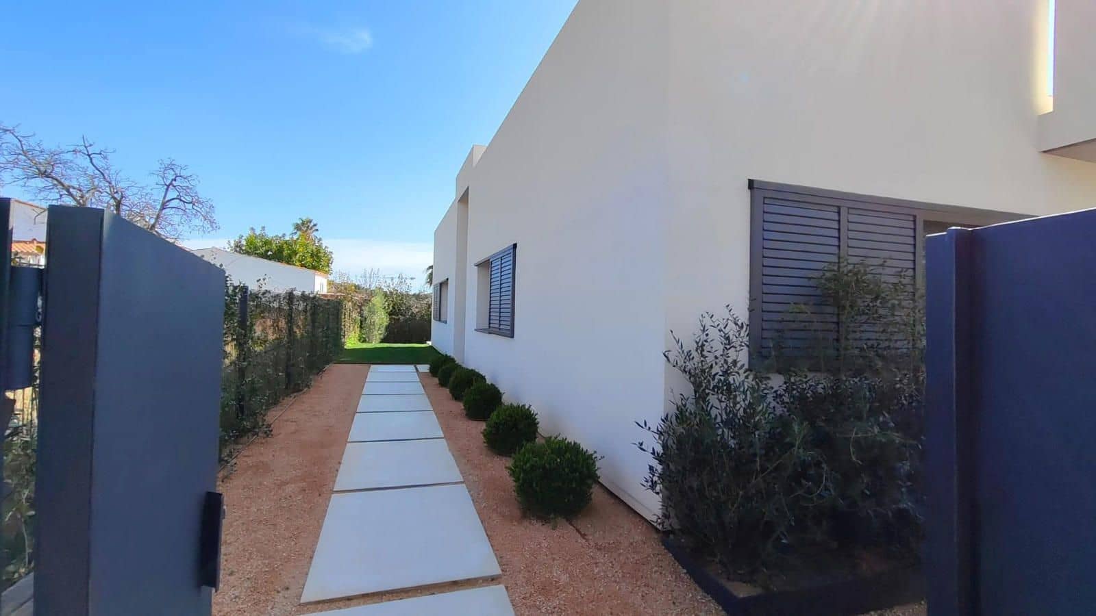 5 bedroom Villa for rent in S'Agaro with pool garage - € 8,000 (Ref: 9878961)