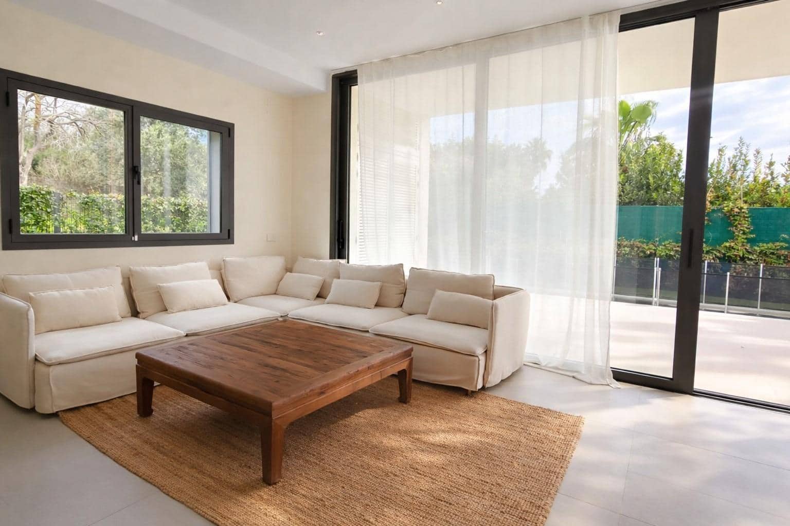 5 bedroom Villa for rent in S'Agaro with pool garage - € 8,000 (Ref: 9878961)