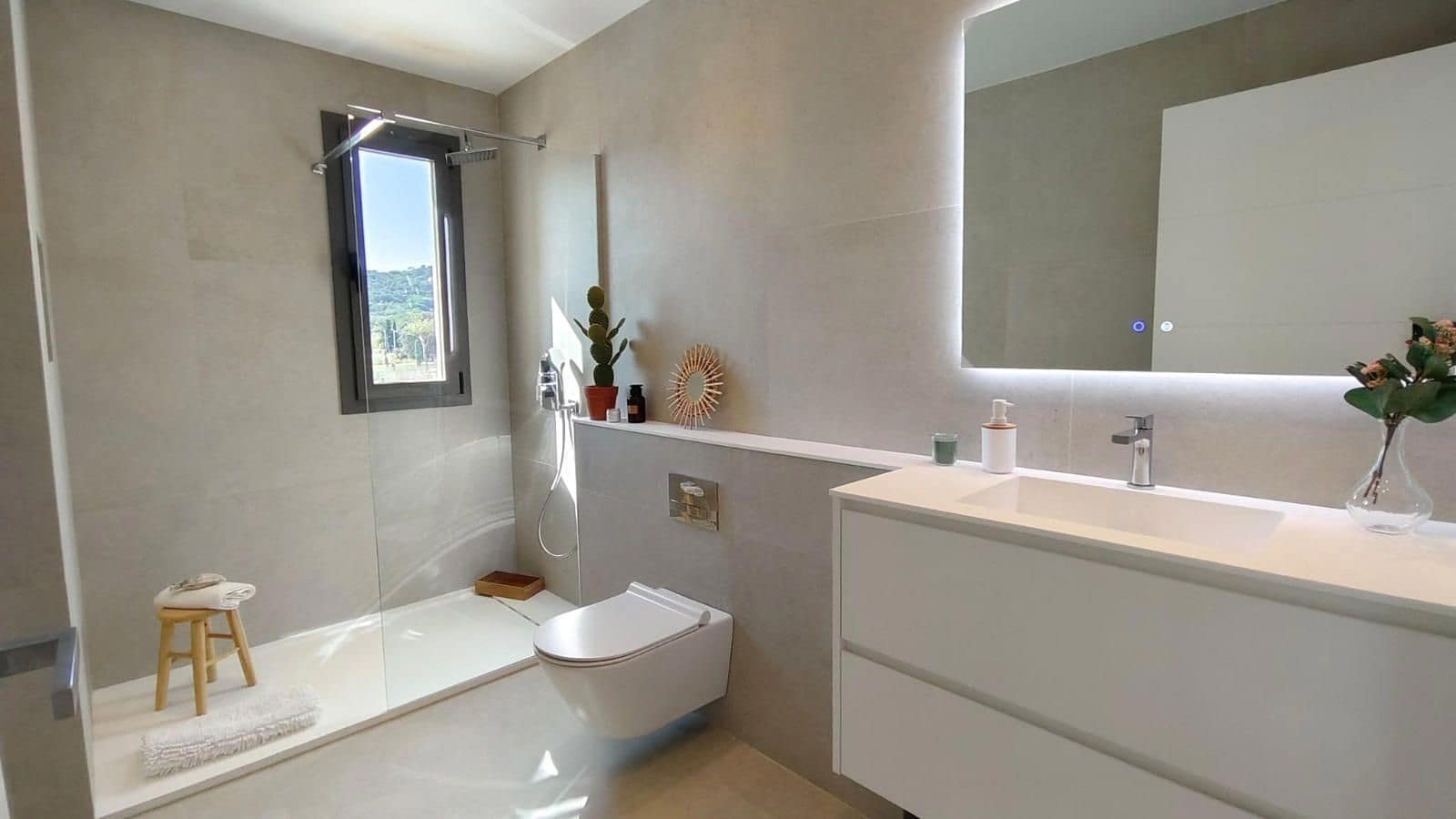 5 bedroom Villa for rent in S'Agaro with pool garage - € 8,000 (Ref: 9878961)