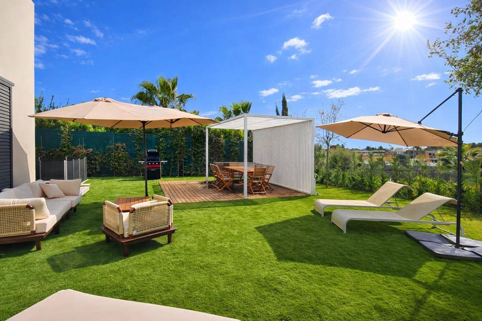 5 bedroom Villa for rent in S'Agaro with pool garage - € 8,000 (Ref: 9878961)