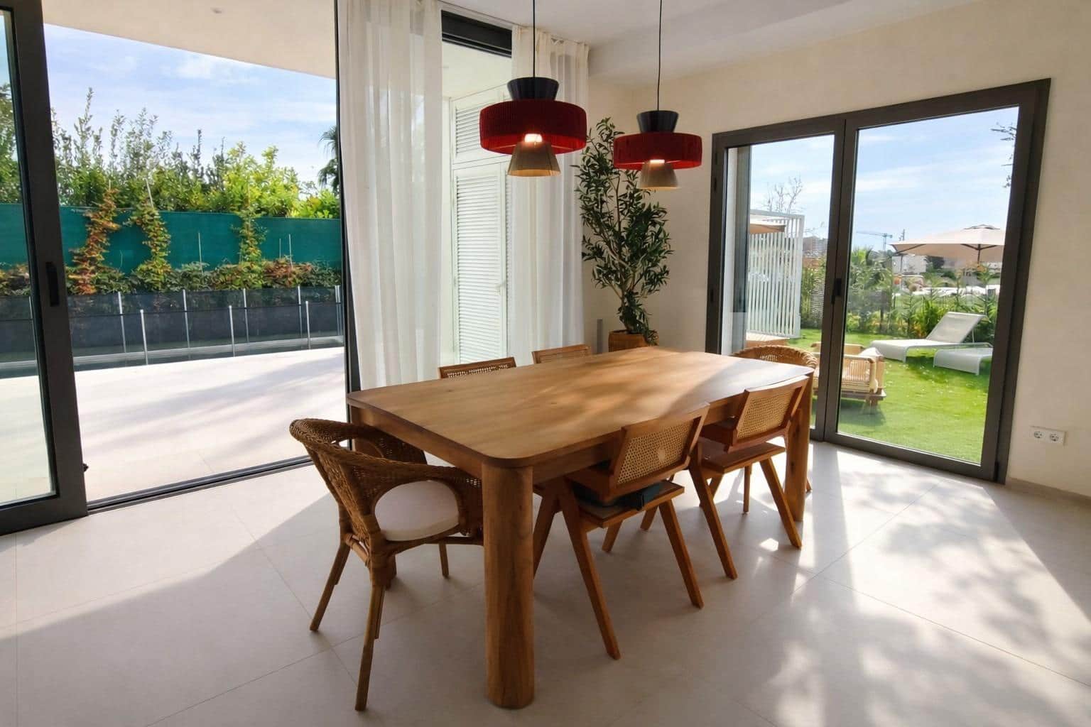 5 bedroom Villa for rent in S'Agaro with pool garage - € 8,000 (Ref: 9878961)