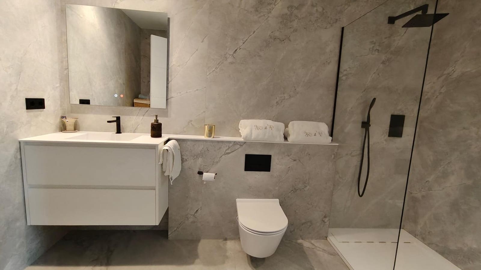 5 bedroom Villa for rent in S'Agaro with pool garage - € 8,000 (Ref: 9878961)