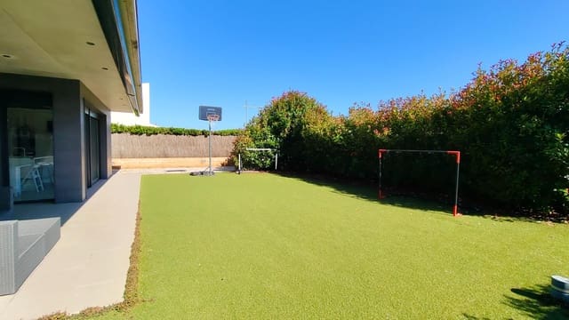 4 slaapkamer Villa te koop in Vilobí d'Onyar met garage - € 625.000 (Ref: 9878963)