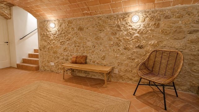 3 bedroom Townhouse for rent in Vulpellac, Forallac - € 4,500 (Ref: 9893996)