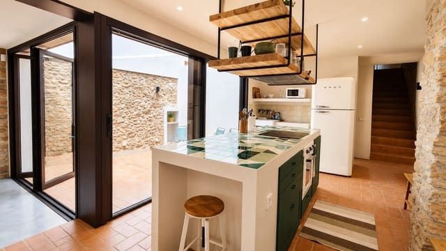 3 bedroom Townhouse for rent in Vulpellac, Forallac - € 4,500 (Ref: 9893996)