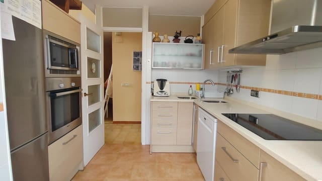 3 bedroom Apartment for rent in Platja d'Aro, Castell-Platja d'Aro - € 3,500 (Ref: 9898896)