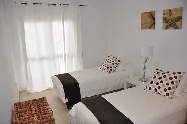 3 soveværelse Lejlighed til leje i L'Estartit, Torroella de Montgrí - € 1.200 (Ref: 9350207)