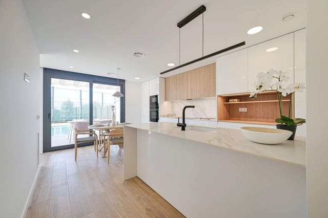 4 bedroom Semi-detached Villa for sale in Sant Pere Pescador - € 540,000 (Ref: 9403622)