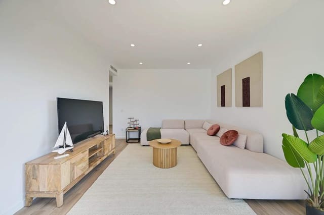 4 bedroom Semi-detached Villa for sale in Sant Pere Pescador - € 540,000 (Ref: 9403622)