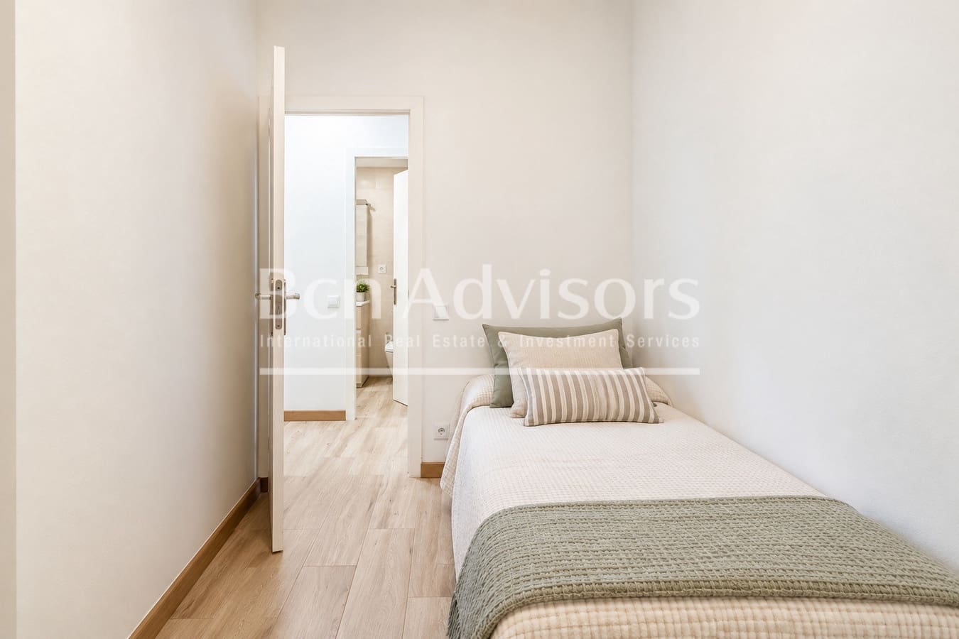 4 soverom Leilighet til salgs i Barcelona by med garasje - € 480 000 (Ref: 10005249)