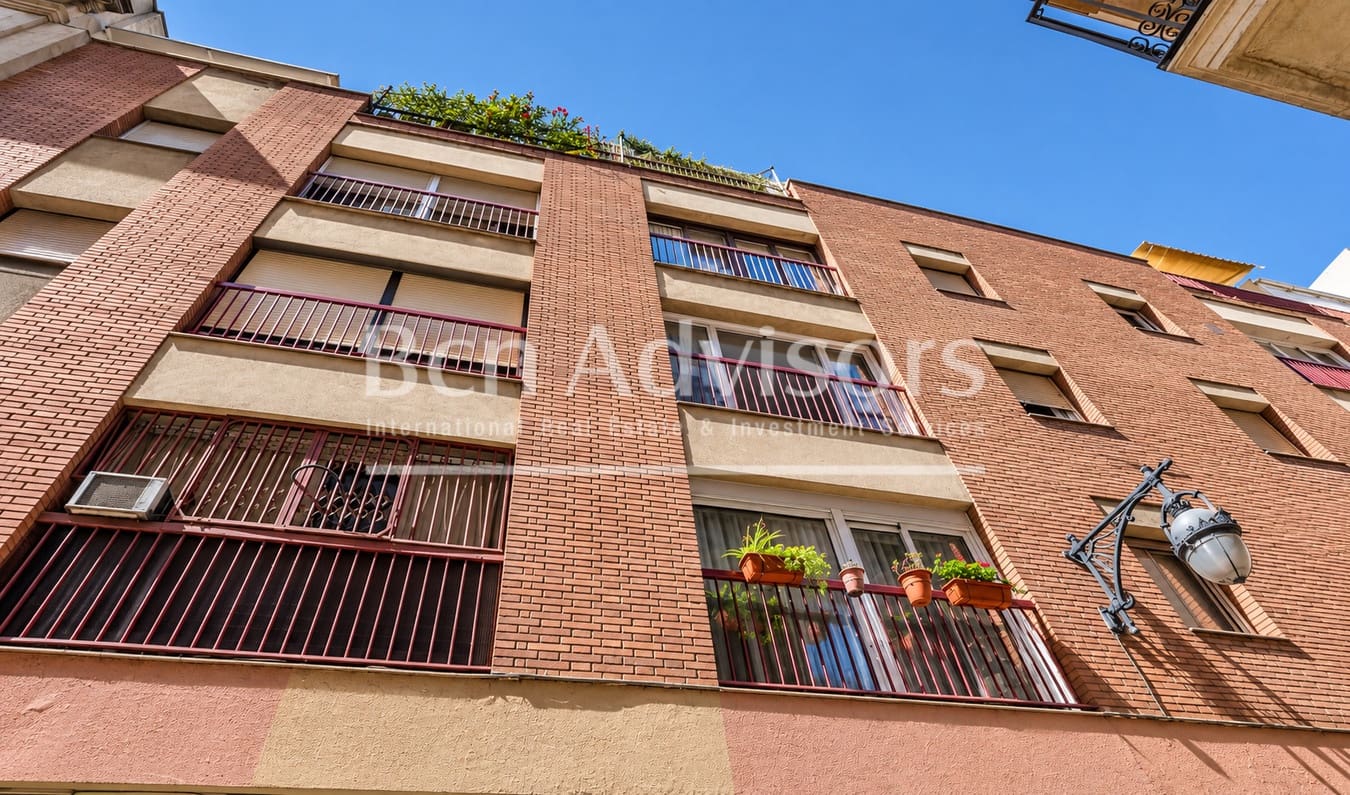 4 soverom Leilighet til salgs i Barcelona by med garasje - € 480 000 (Ref: 10005249)