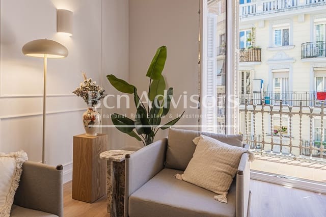 3 sovrum Lägenhet till salu i El Poble Sec, Barcelona stad med pool - 695 000 € (Ref: 10109085)