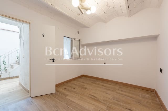 5 bedroom Townhouse for sale in La Sagrada Família, Barcelona city - € 649,900 (Ref: 10119023)