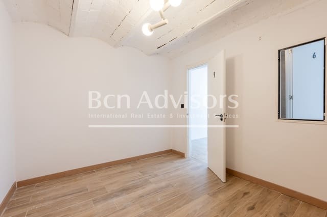 5 bedroom Townhouse for sale in La Sagrada Família, Barcelona city - € 649,900 (Ref: 10119023)