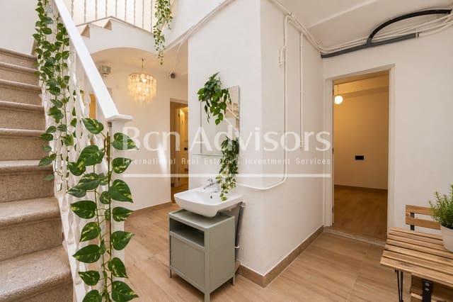 5 bedroom Townhouse for sale in La Sagrada Família, Barcelona city - € 649,900 (Ref: 10119023)