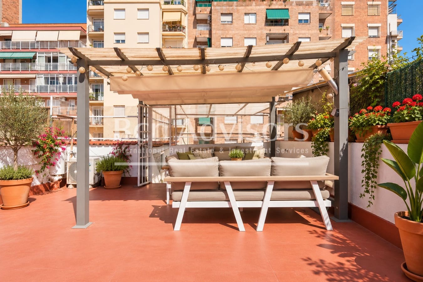 5 bedroom Townhouse for sale in Barcelona city - € 649,900 (Ref: 10119023)
