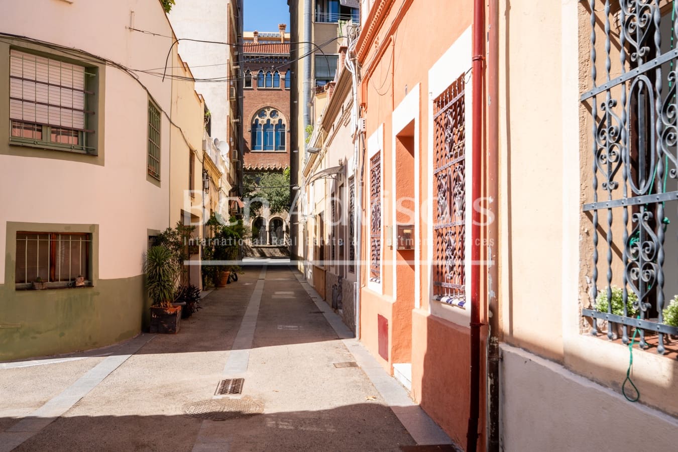 5 bedroom Townhouse for sale in Barcelona city - € 649,900 (Ref: 10119023)