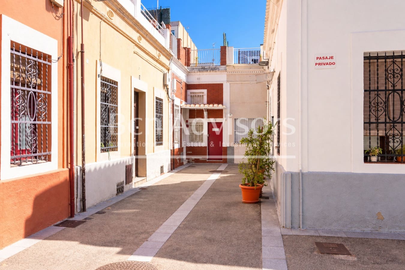 5 bedroom Townhouse for sale in Barcelona city - € 649,900 (Ref: 10119023)