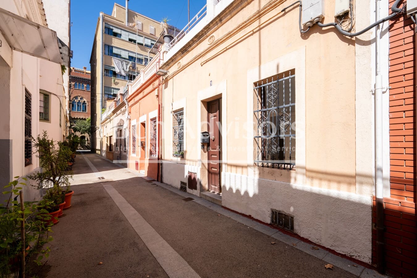 5 bedroom Townhouse for sale in Barcelona city - € 649,900 (Ref: 10119023)