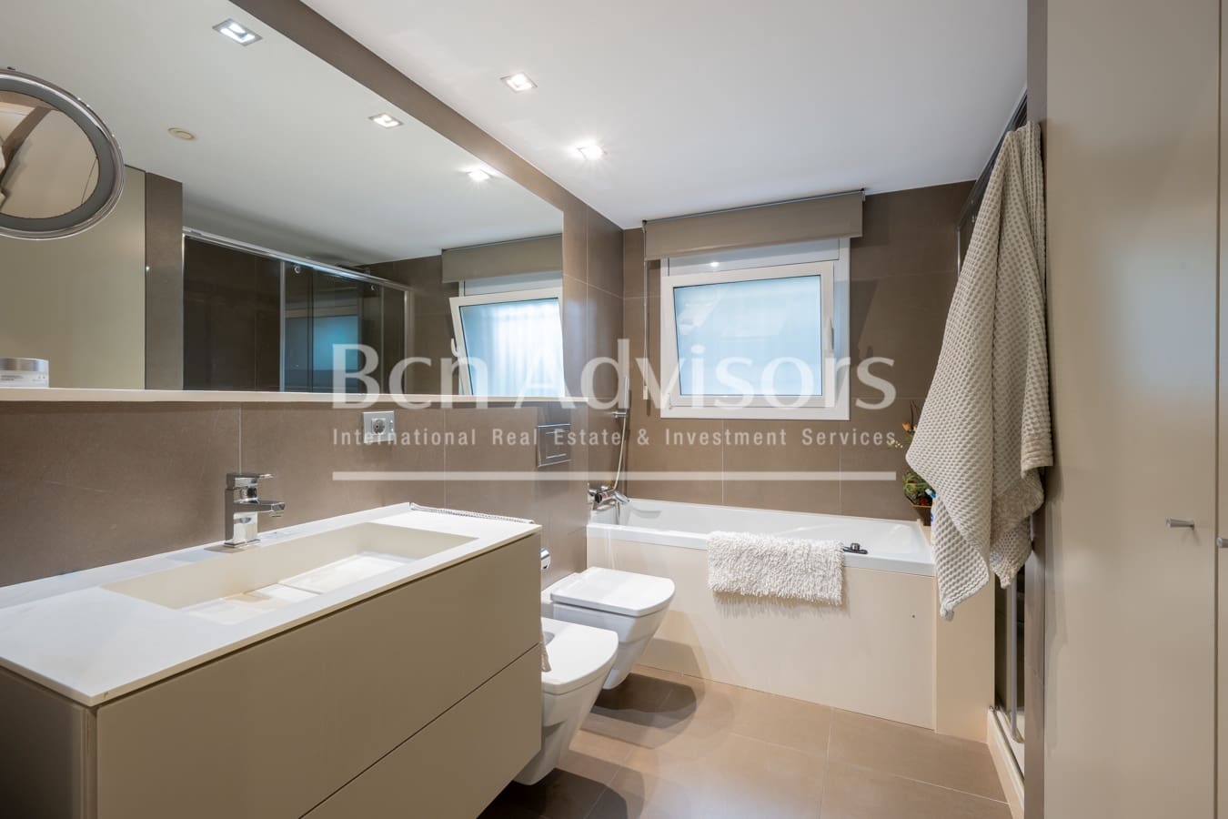 3 makuuhuone Huoneisto myytävänä paikassa Esplugues de Llobregat mukana uima-altaan 
autotalli - 868 000 € (Ref: 10148443)