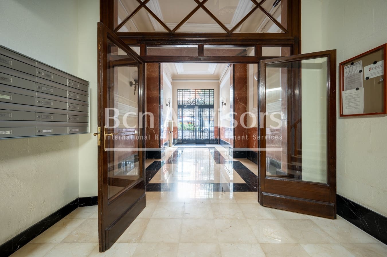 4 soveværelse Lejlighed til salg i Barcelona by - € 1.100.000 (Ref: 9097451)