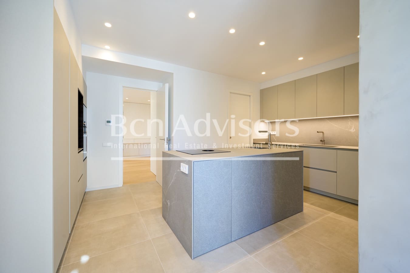 5 soveværelse Lejlighed til salg i Barcelona by med swimmingpool - € 2.755.000 (Ref: 9097456)