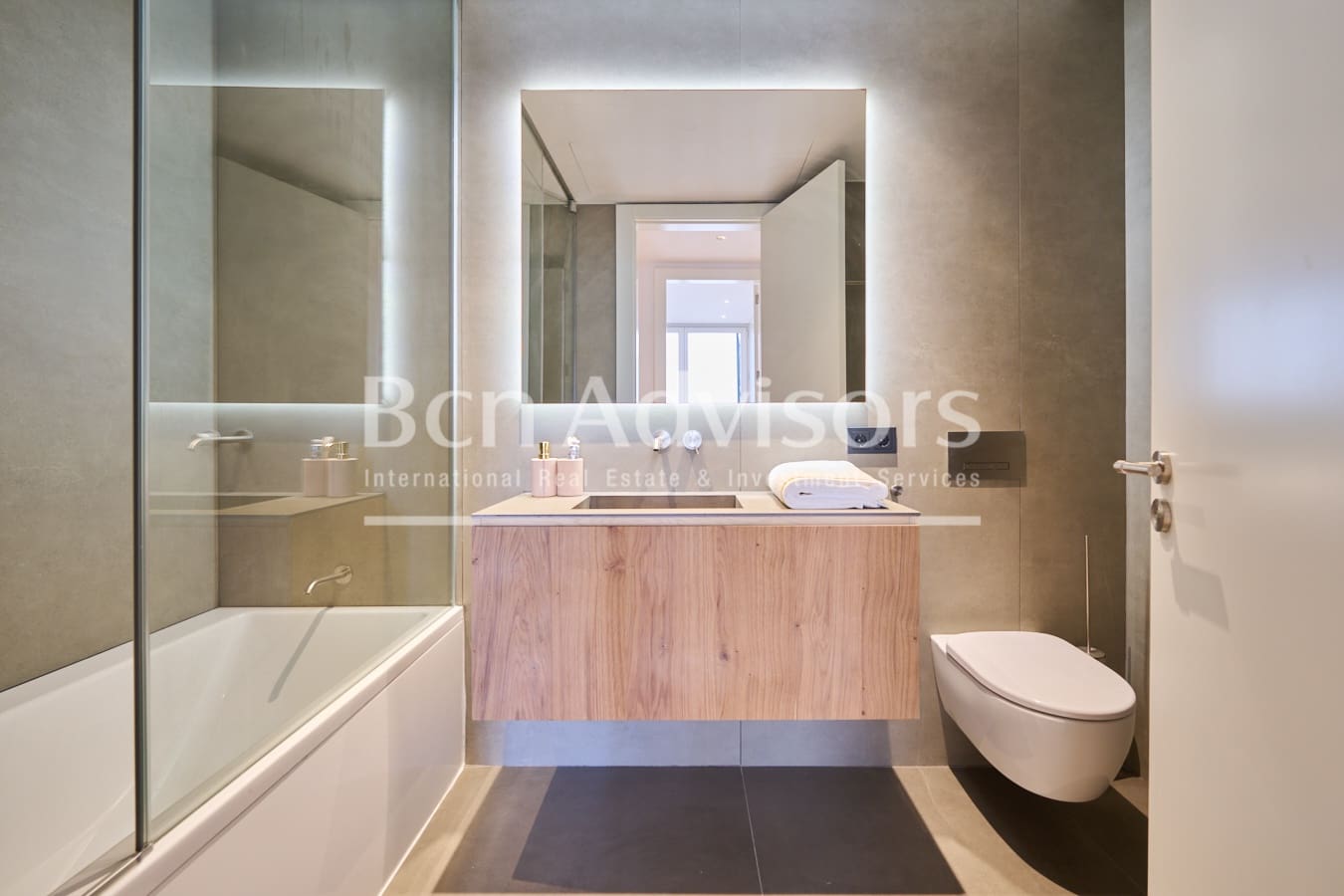 2 soveværelse Lejlighed til salg i Barcelona by med swimmingpool - € 1.950.000 (Ref: 9097546)