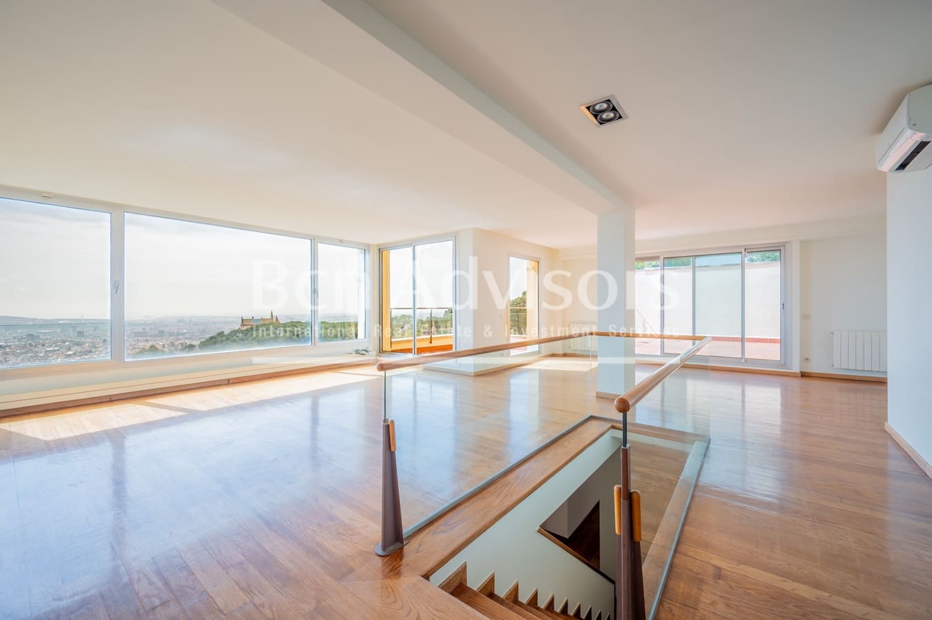 6 bedroom Villa for sale in Barcelona city with pool garage - € 1,895,000 (Ref: 9097554)