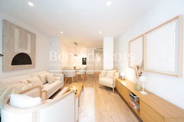 3 bedroom Apartment for sale in La Sagrada Família, Barcelona city with garage - € 795,000 (Ref: 9317629)