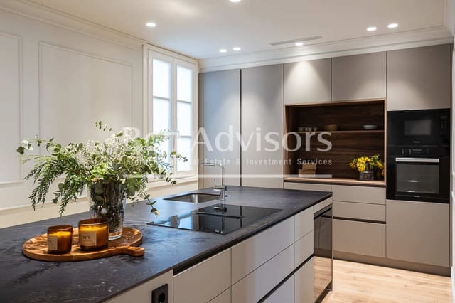 4 bedroom Apartment for sale in La Dreta de L'Eixample, Barcelona city - € 1,790,000 (Ref: 9330372)