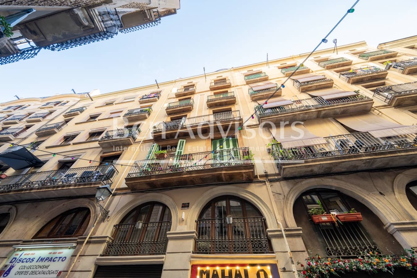 2 bedroom Penthouse for sale in Barcelona city - € 445,000 (Ref: 9378892)