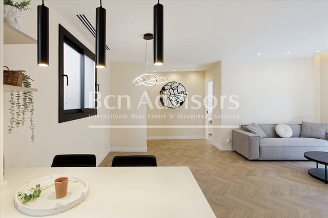 2 bedroom Apartment for sale in Sants, Barcelona city with pool - € 649,000 (Ref: 9387722)