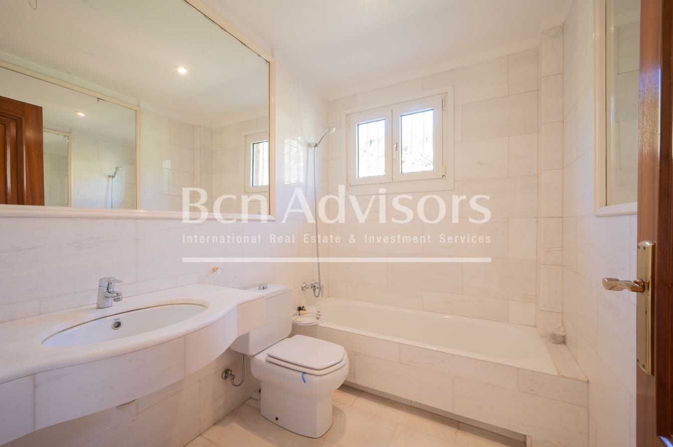 Chalet de 5 habitaciones en Barcelona ciudad en venta con piscina - 5.600.000 € (Ref: 9390571)