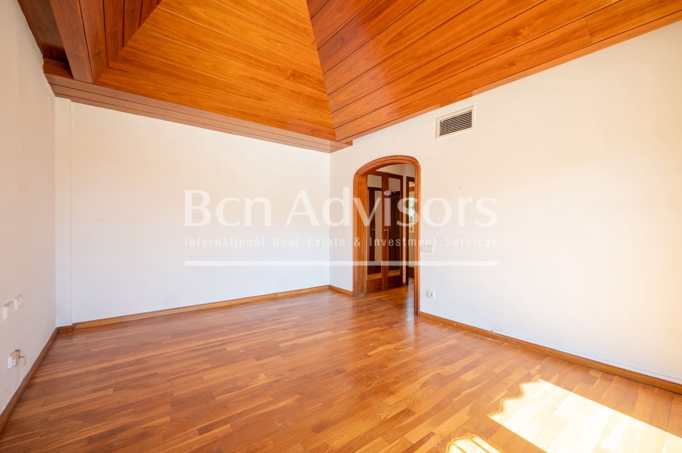 Chalet de 5 habitaciones en Barcelona ciudad en venta con piscina - 5.600.000 € (Ref: 9390571)