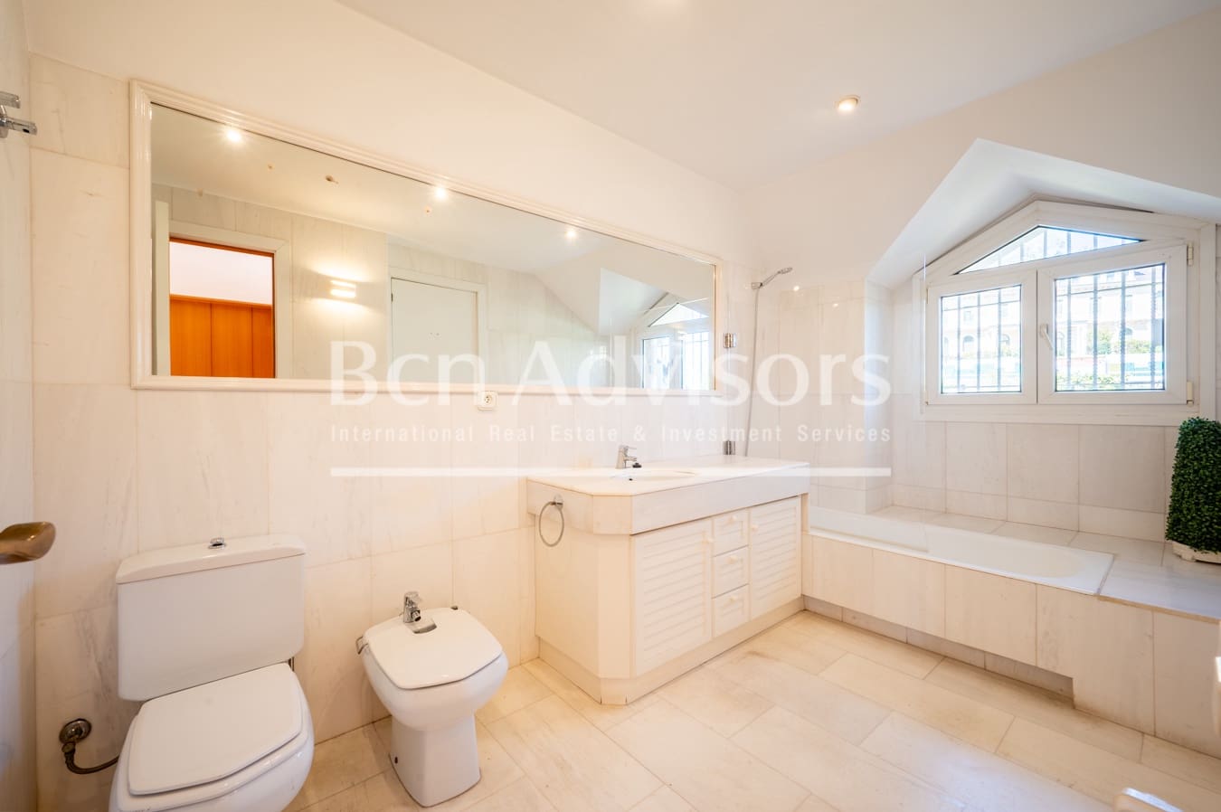 Chalet de 5 habitaciones en Barcelona ciudad en venta con piscina - 5.600.000 € (Ref: 9390571)