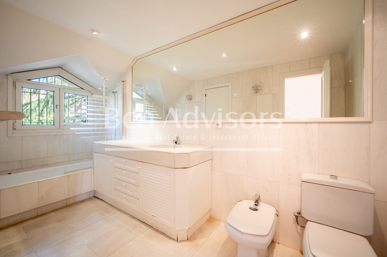 Chalet de 5 habitaciones en Barcelona ciudad en venta con piscina - 5.600.000 € (Ref: 9390571)