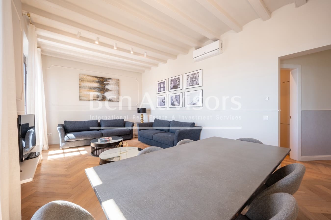 2 bedroom Apartment for sale in Barcelona city with pool - € 850,000 (Ref: 9590969)