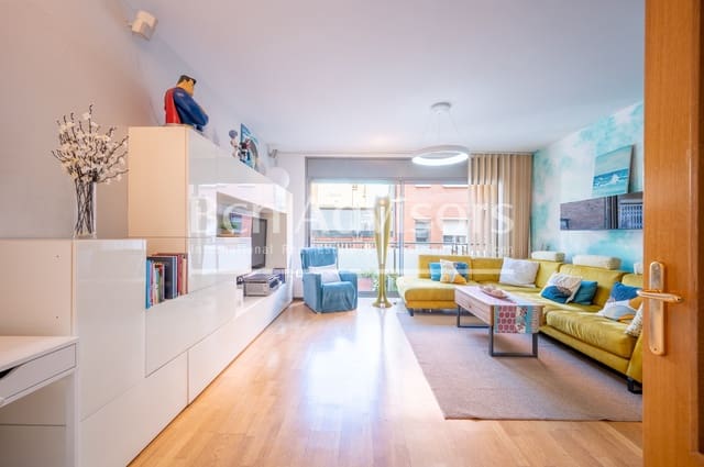 3 soverom Rekkehus til salgs i El Camp de L'Arpa del Clot, Barcelona by - € 900 000 (Ref: 9761814)