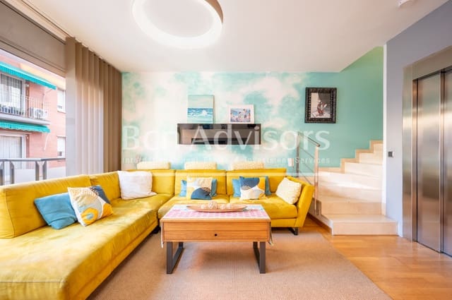 3 soverom Rekkehus til salgs i El Camp de L'Arpa del Clot, Barcelona by - € 900 000 (Ref: 9761814)