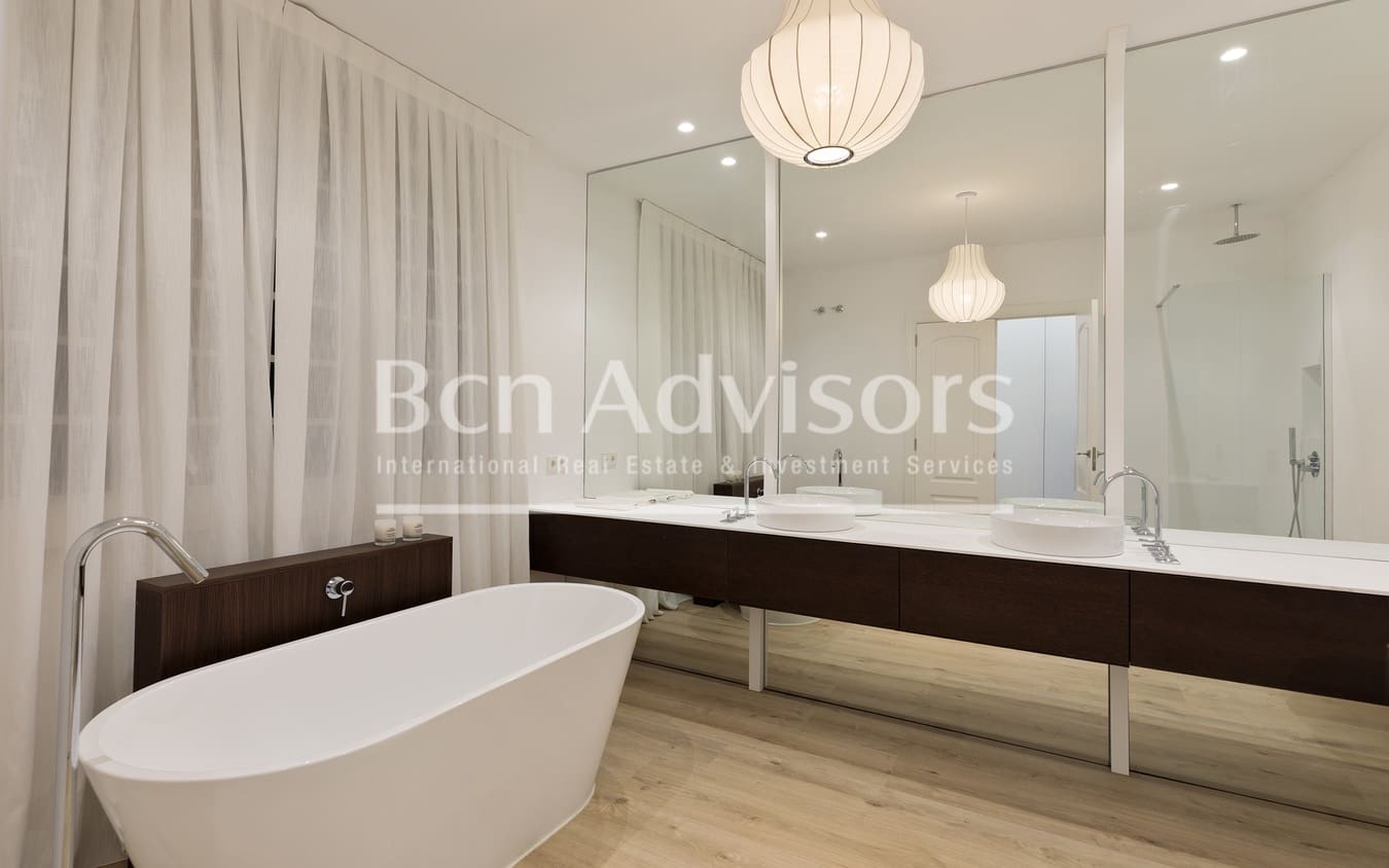 3 bedroom Apartment for sale in Barcelona city - € 1,120,000 (Ref: 9806290)
