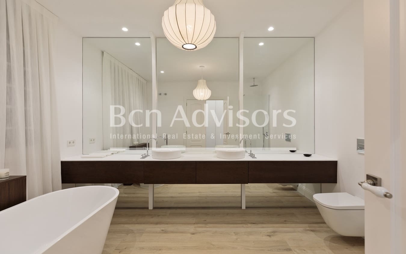 3 bedroom Apartment for sale in Barcelona city - € 1,120,000 (Ref: 9806290)