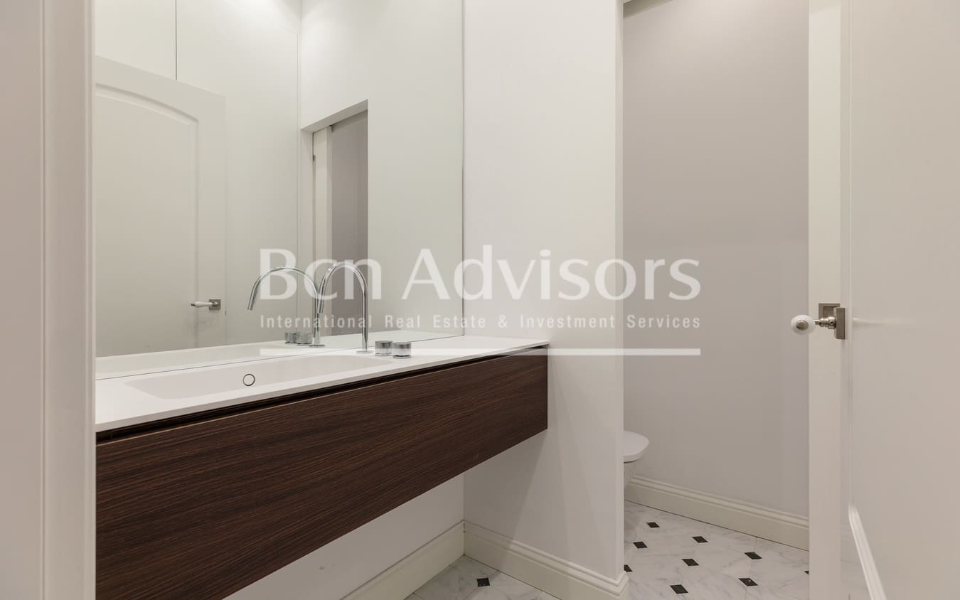 3 bedroom Apartment for sale in Barcelona city - € 1,120,000 (Ref: 9806290)