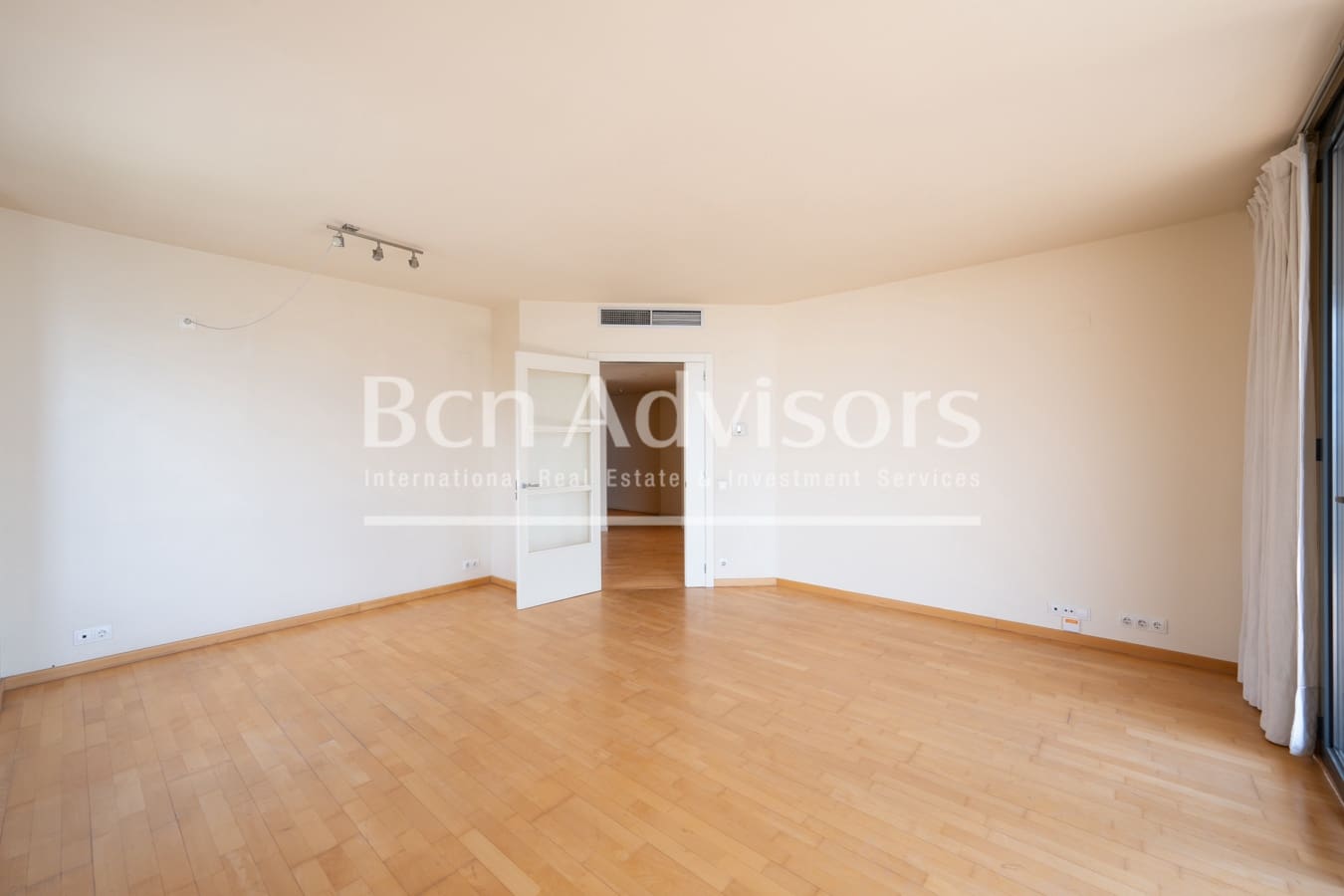 4 bedroom Apartment for sale in Barcelona city with pool - € 1,330,000 (Ref: 9820216)