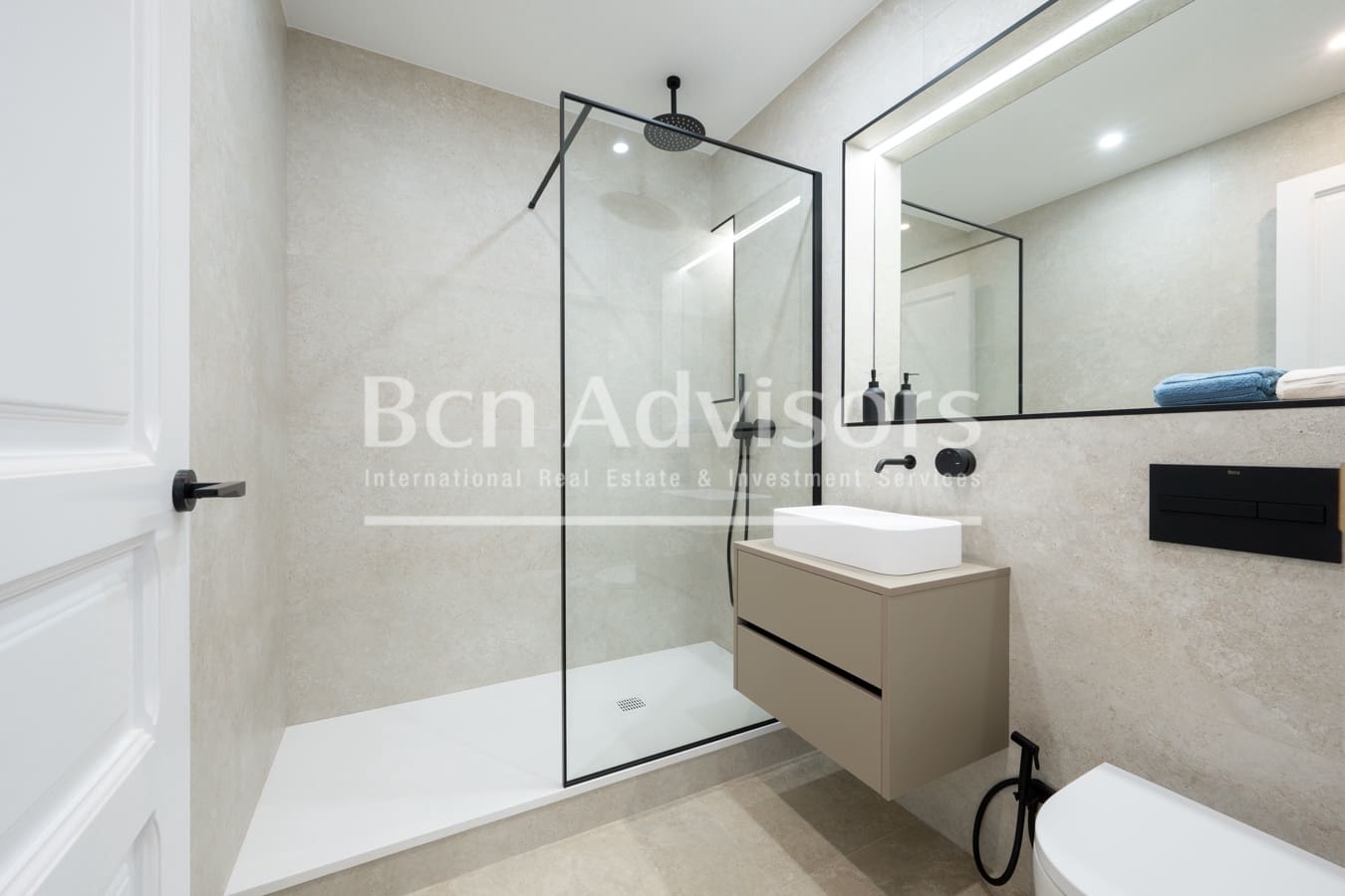 3 soveværelse Lejlighed til salg i Barcelona by - € 1.290.000 (Ref: 9880734)