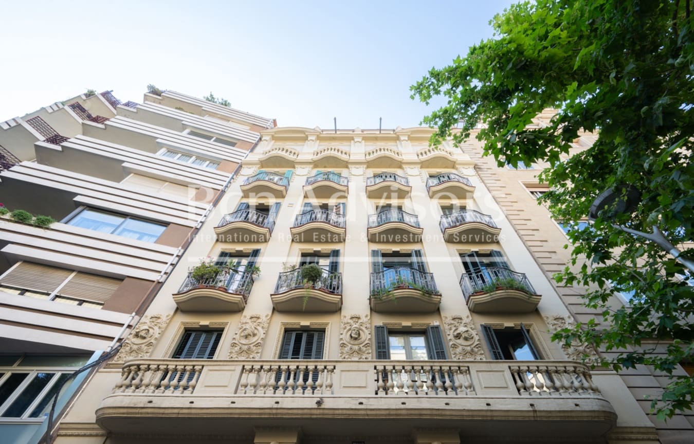 3 bedroom Apartment for sale in Barcelona city - € 1,250,000 (Ref: 9880734)