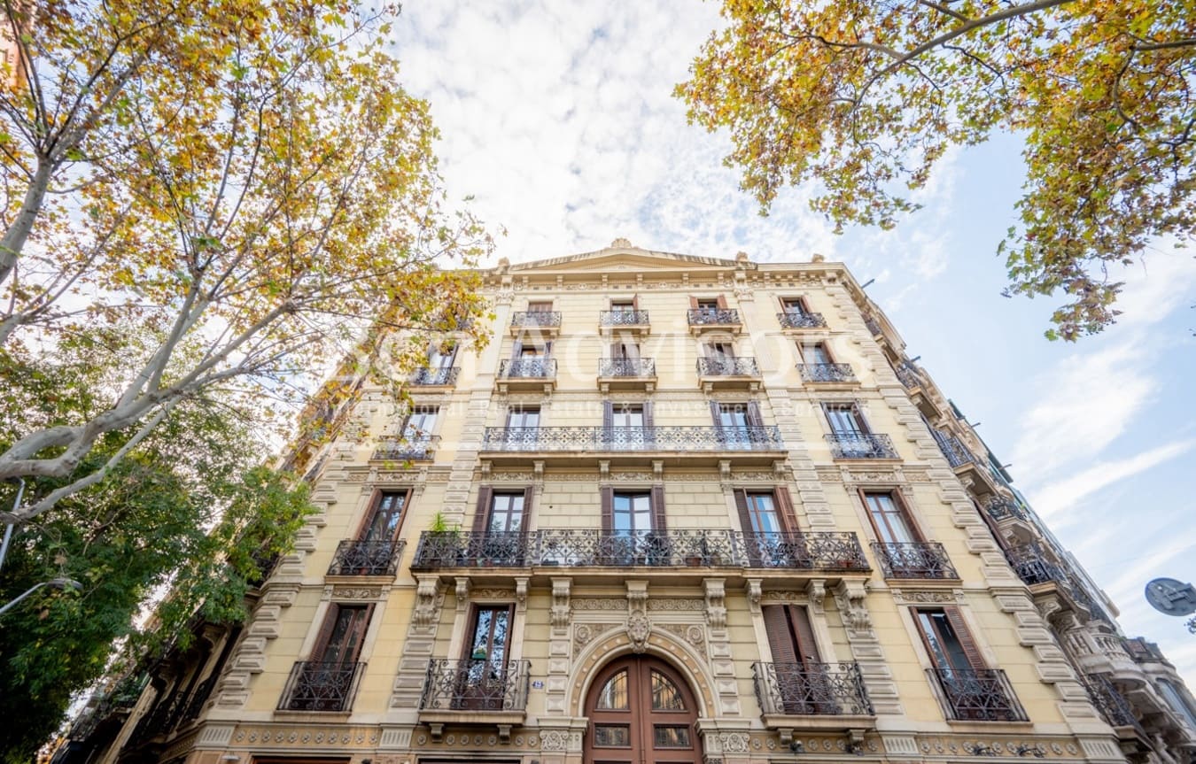 4 bedroom Apartment for sale in Barcelona city - € 1,870,000 (Ref: 9937787)